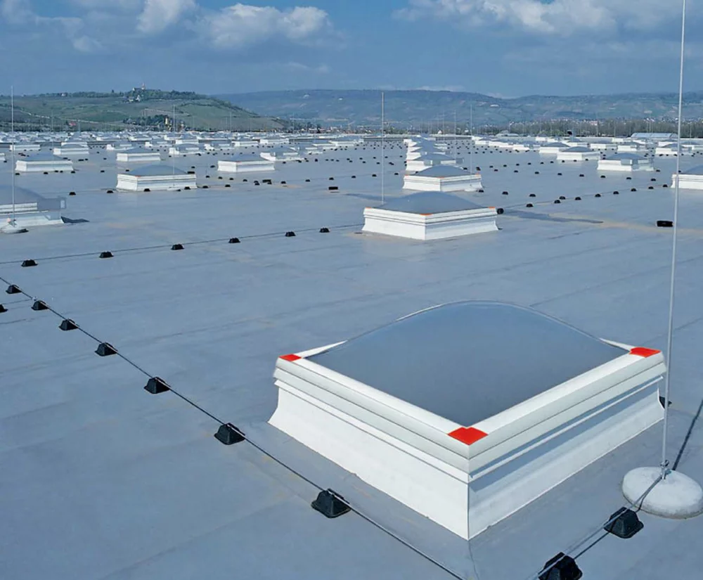 Minimax Lichtkuppeln und Lichtbänder auf Flachdach