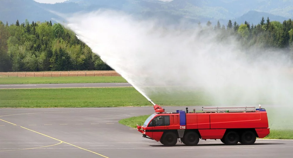 Löschfahrzeug mit Löschanlage. Wartung: Minimax