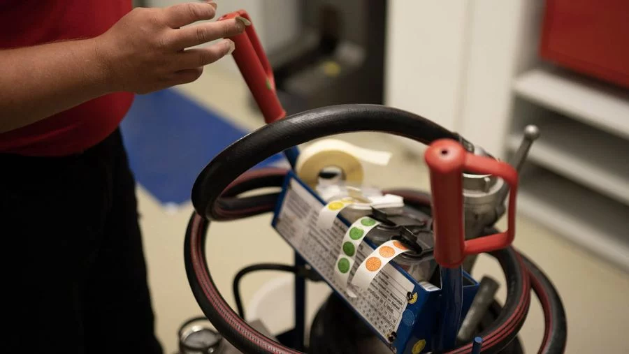 data.image.1.alternative}