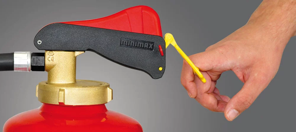 Im Rahmen der (vorgeschriebenen) Brandschutzunterweisungen lernen Sie die Handhabung und den Einsatz von Feuerlöschern