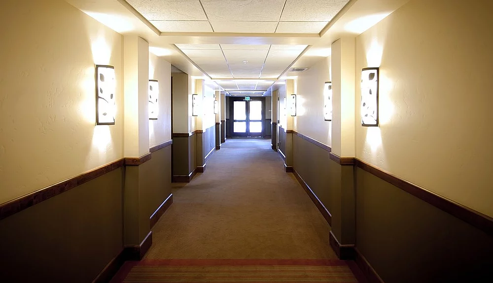 Auch für Ge­bäude be­son­derer Art oder Nut­zung, wie Hotels, Krankenhäuser und Hochhäuser, kann ein Brandschutzbeauftragter gefordert werden.