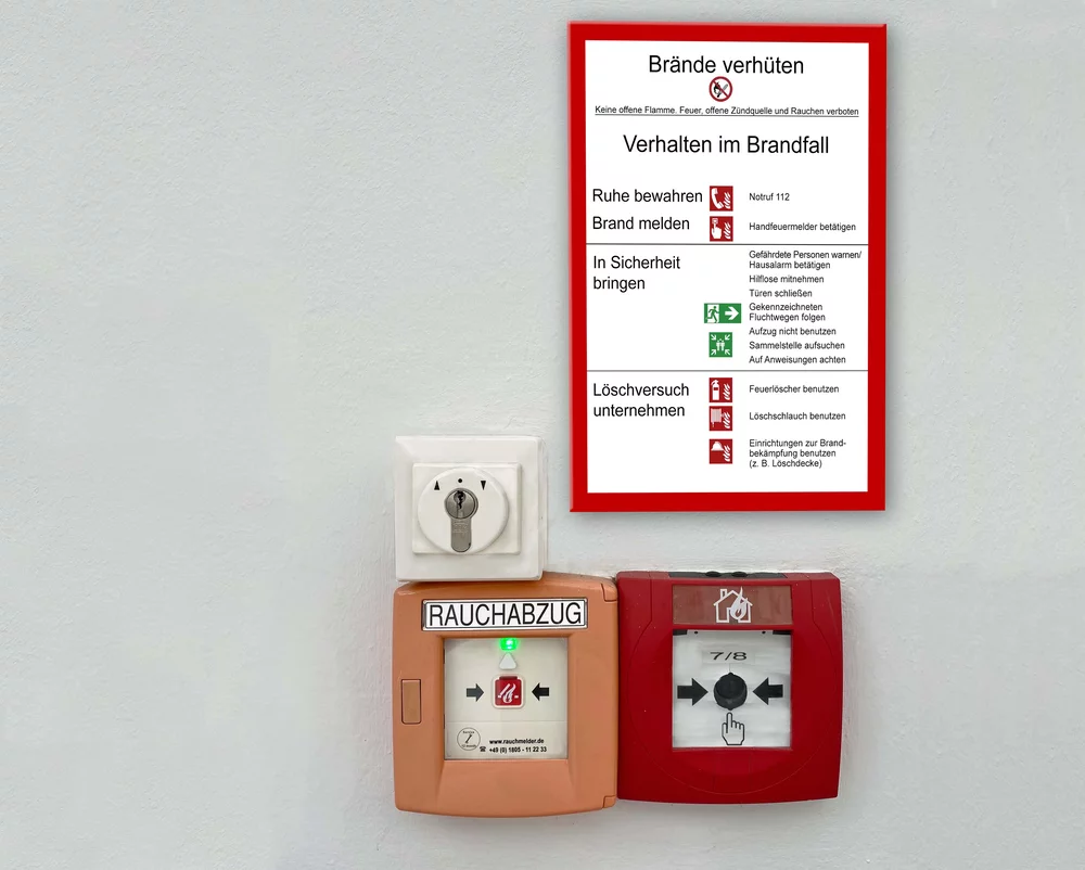 Rauch- und Handfeuermelder; darüber BSO Teil A