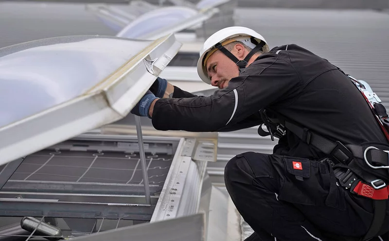 Servicetechniker Rauch- und Wärmeabzüge