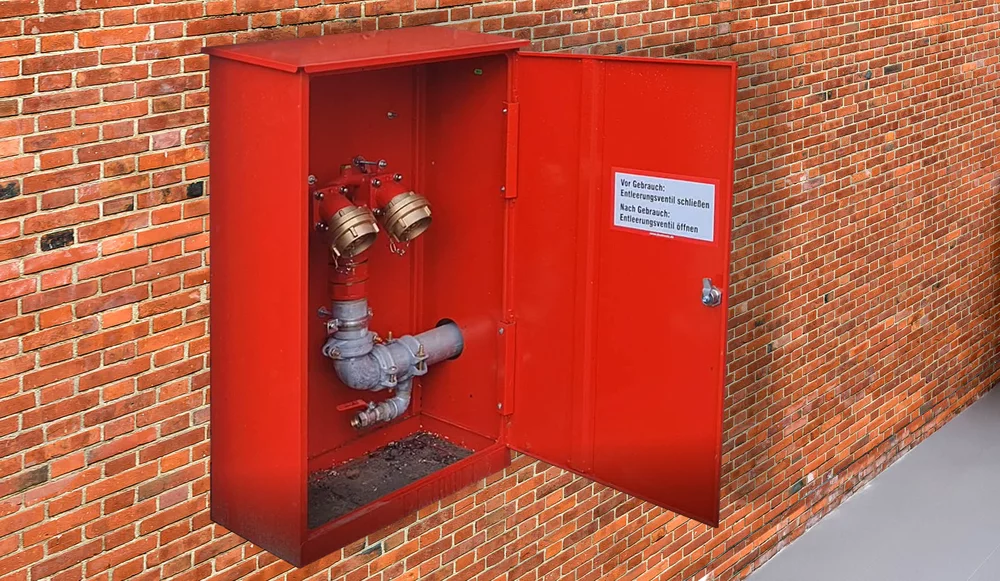 Steigleitung trocken; Einspeisung mit Schrank